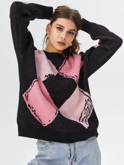 스튜디오 모델이 미니멀리스트 화이트 스튜디오에서 스웨터를 착용한 전문적인 모습, 스웨터 제품 사진