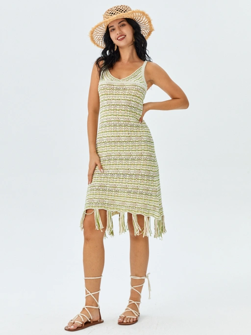 AI para Colocar Roupas em Modelo para Vestido com Modelo Negro, apresentando modelo negro usando vestido em Estúdio Branco Minimalista, estilo relaxado.