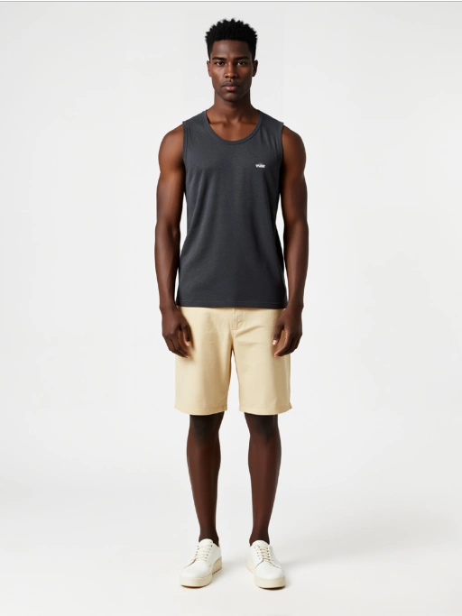 Manequim Fantasma profissional para modelo apresentando Modelo Negro usando Regata Masculina em Estúdio Branco Minimalista, estilo profissional.